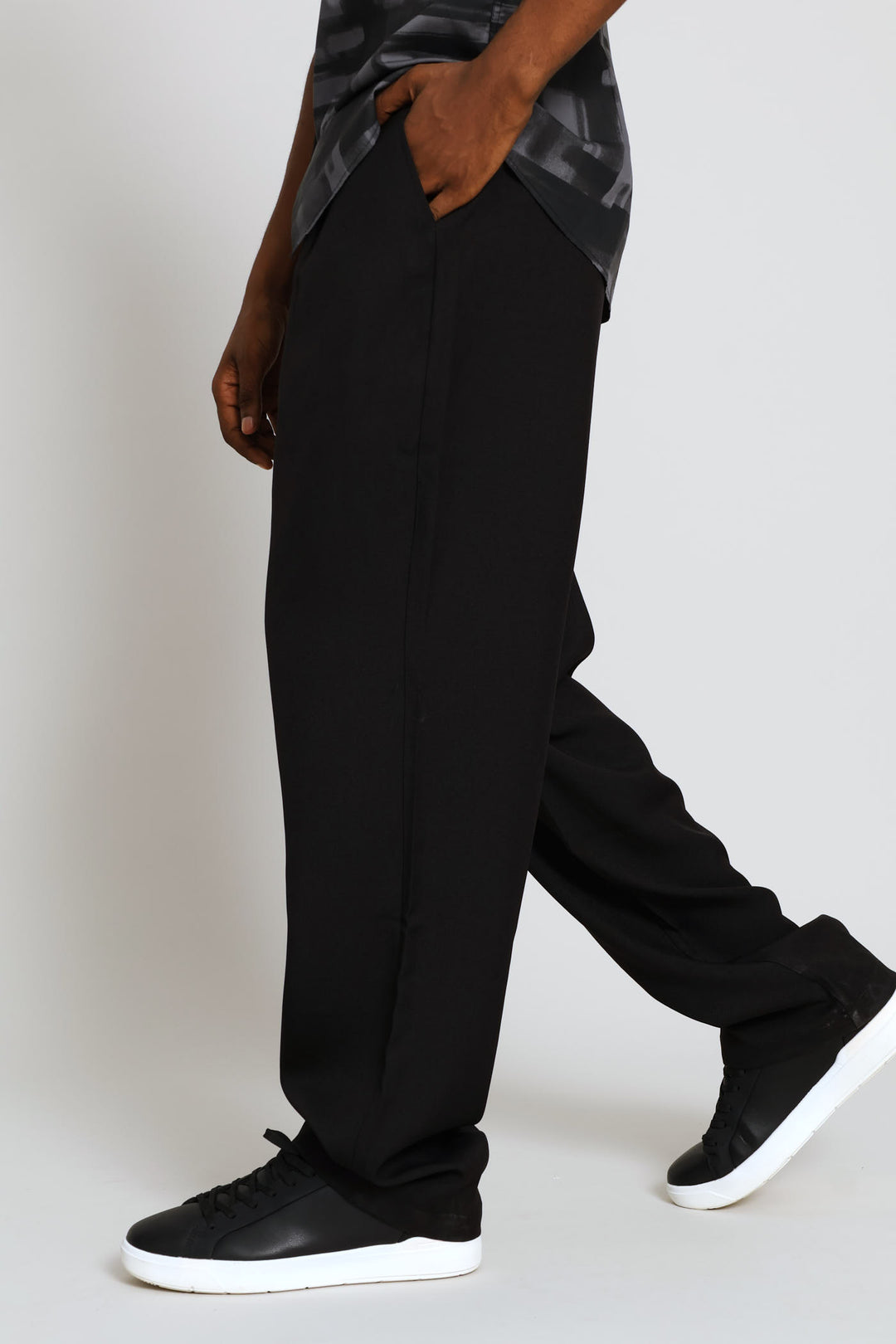 Relaxed Pleated Trouser - Black