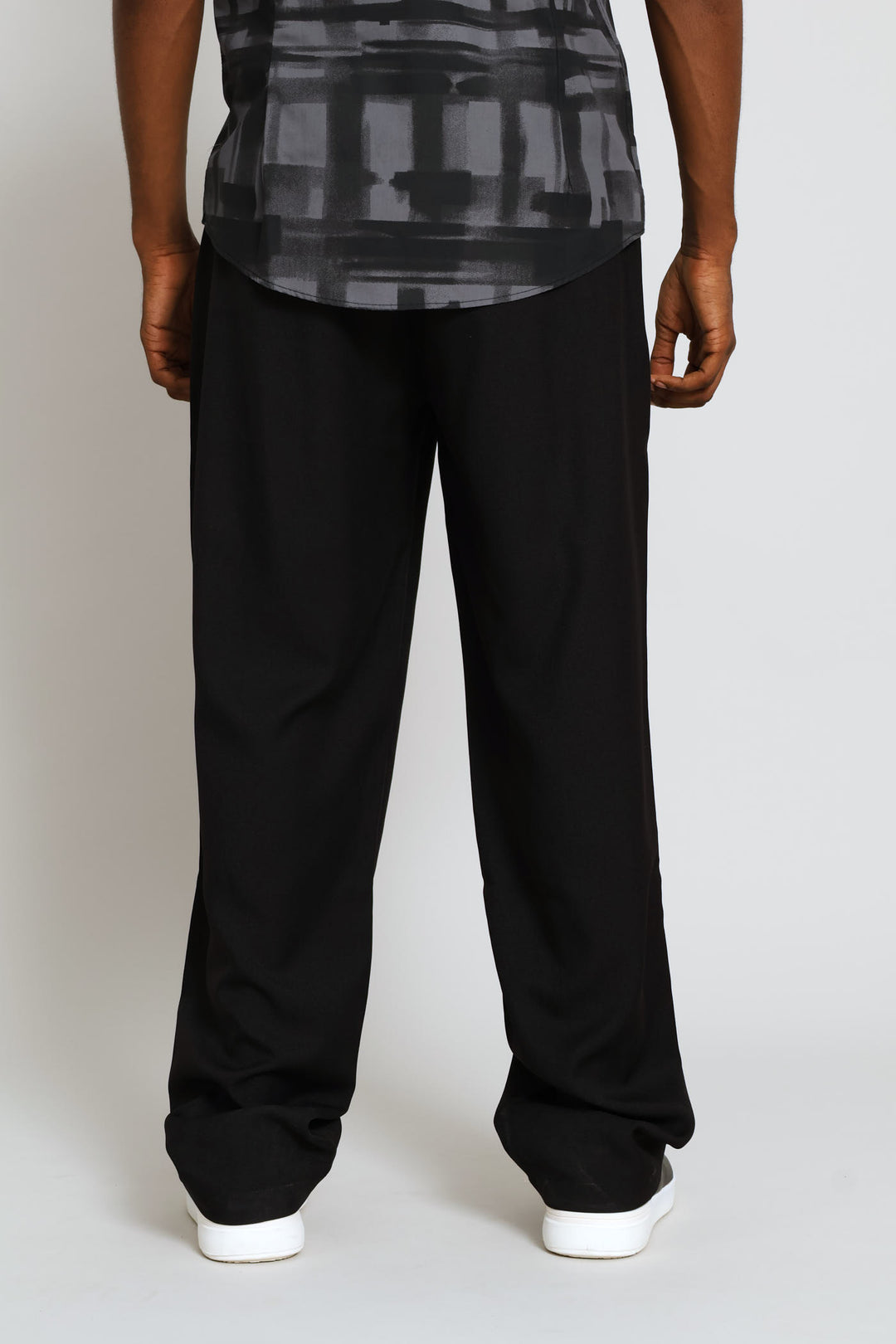 Relaxed Pleated Trouser - Black