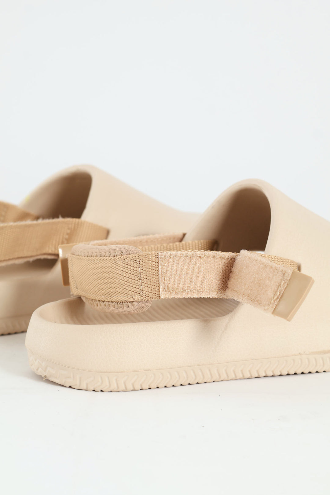 Closed Toe Moulded Clog With Backstrap - Stone