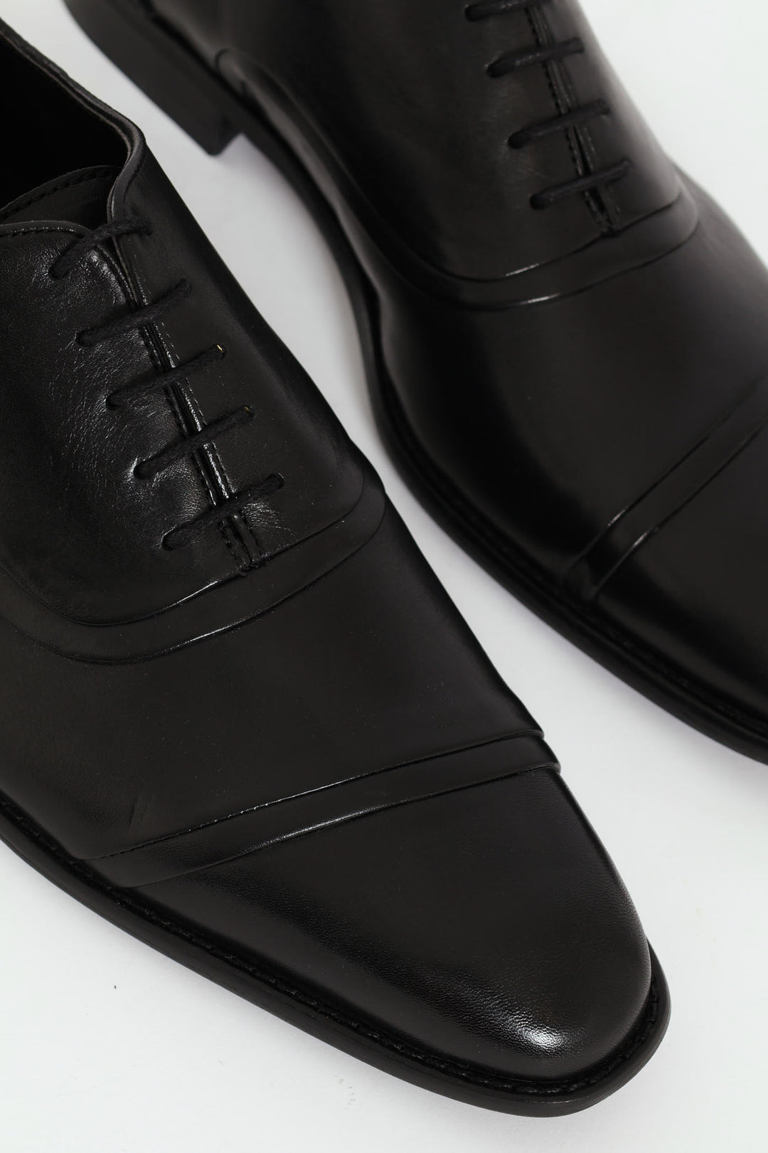 Leather Oxford Toe Cap Dress Shoe - Black