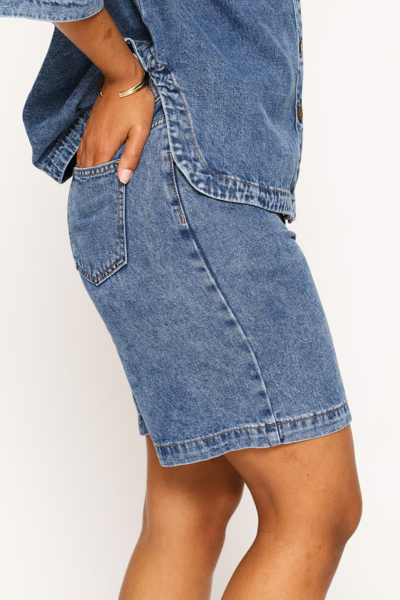 Hi-Rise Boyfriend Denim Mid Thigh Shorts - Medium Wash