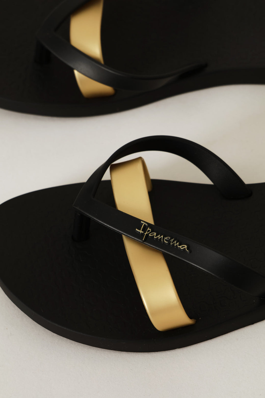 Kirei Thong Sandal - Black