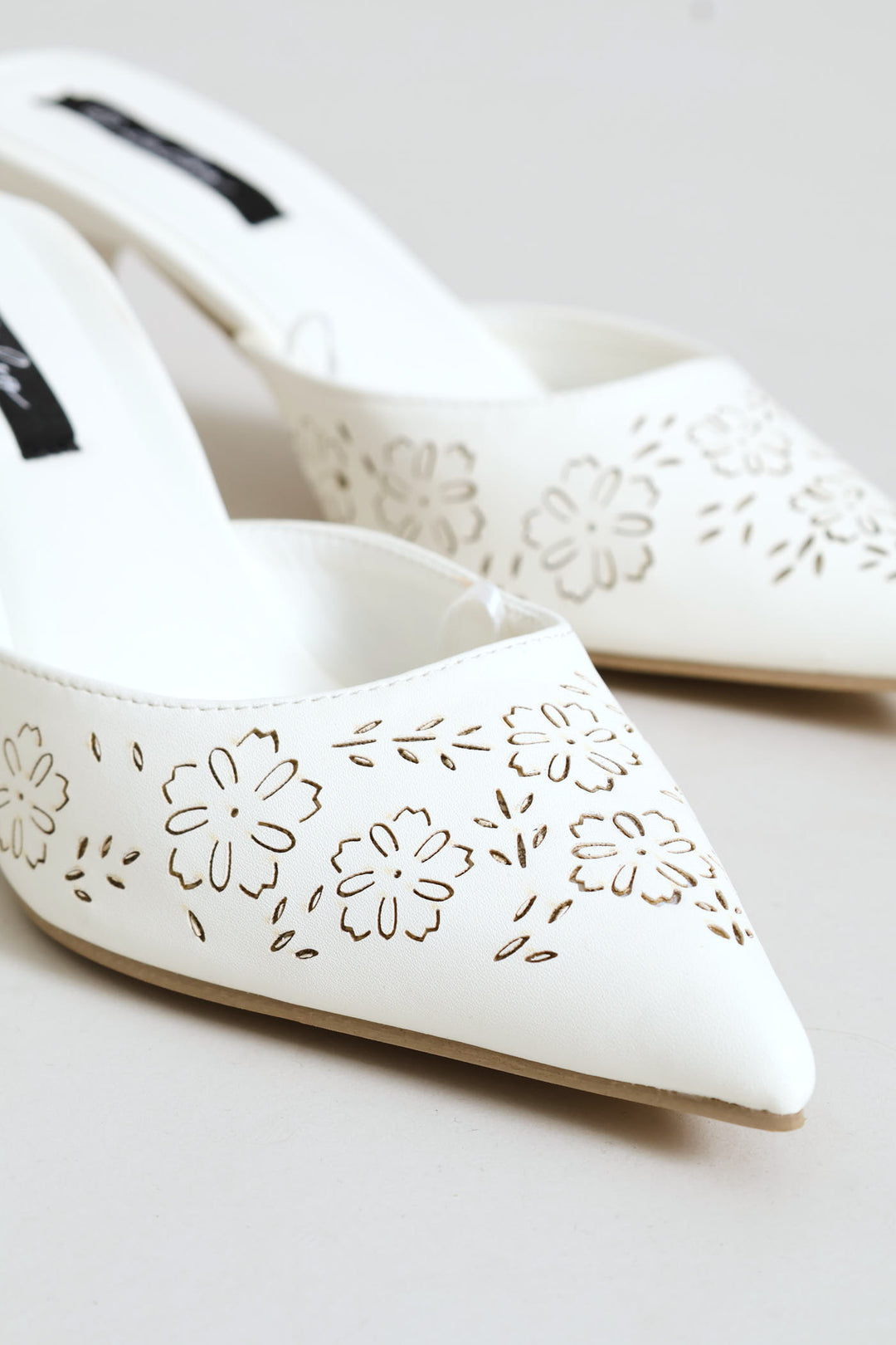 Pointy 3D Laser Cut Flower Mule Heel - Off White