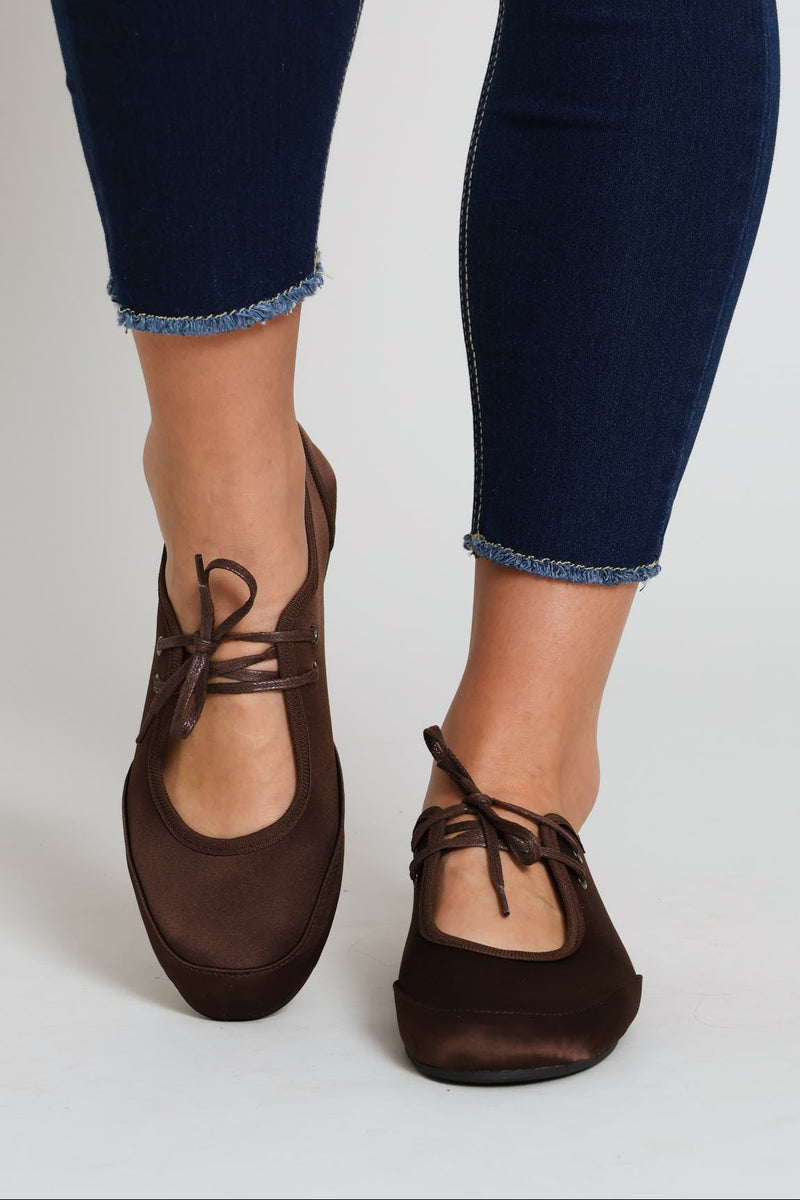 Lace Up Pump - Dark Chocolate