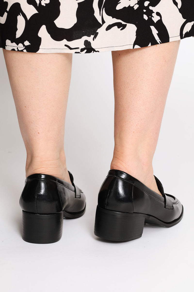 Trim Detail Sqaure Toe Loafer - Black
