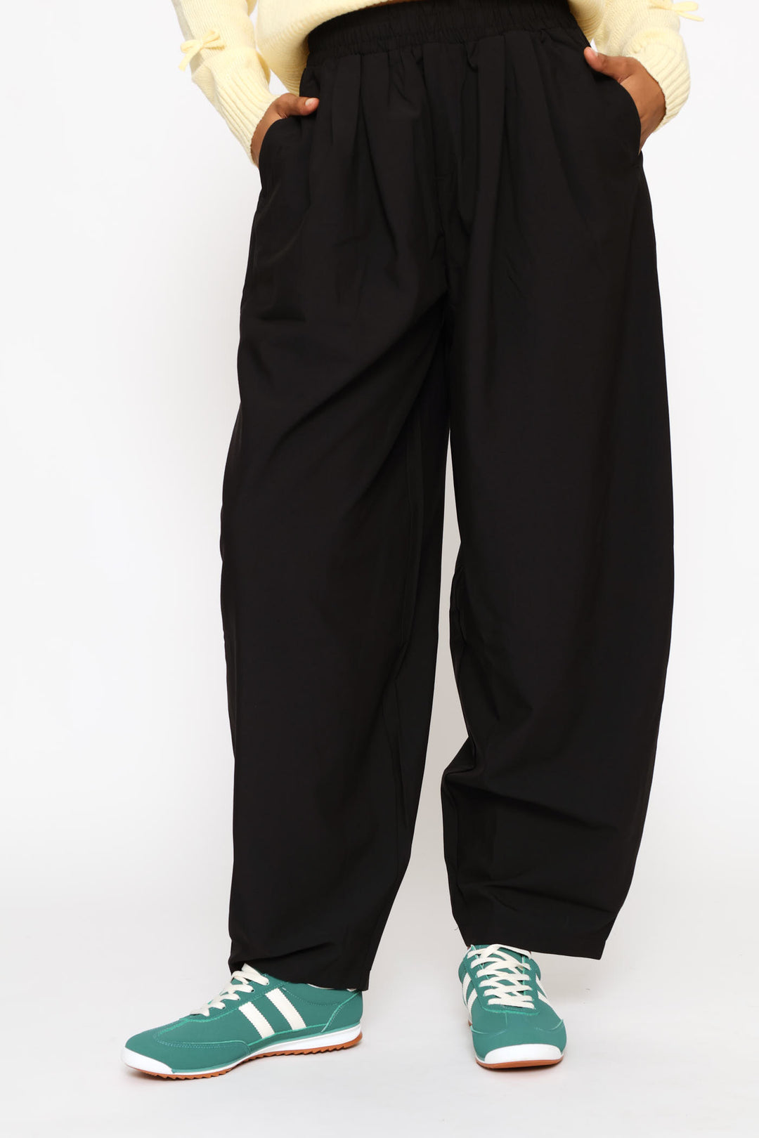 Oversized Crop Barrel Trouser - Black