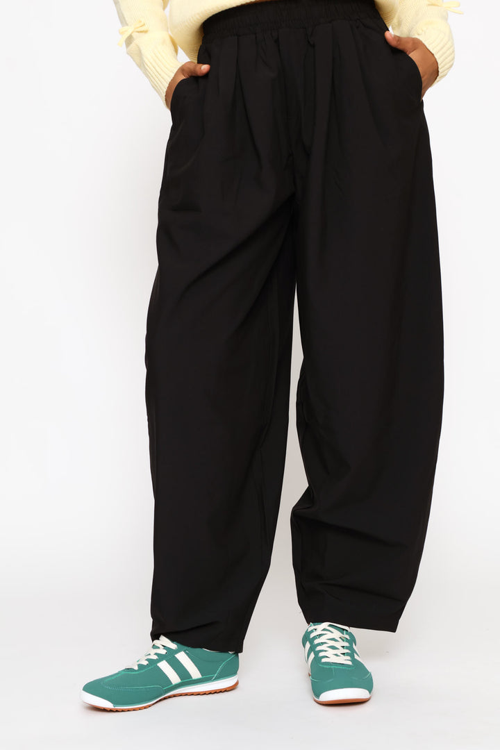 Oversized Crop Barrel Trouser - Black