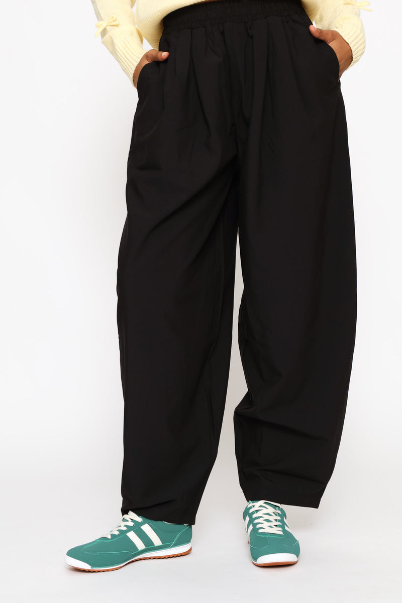 Oversized Crop Barrel Trouser - Black