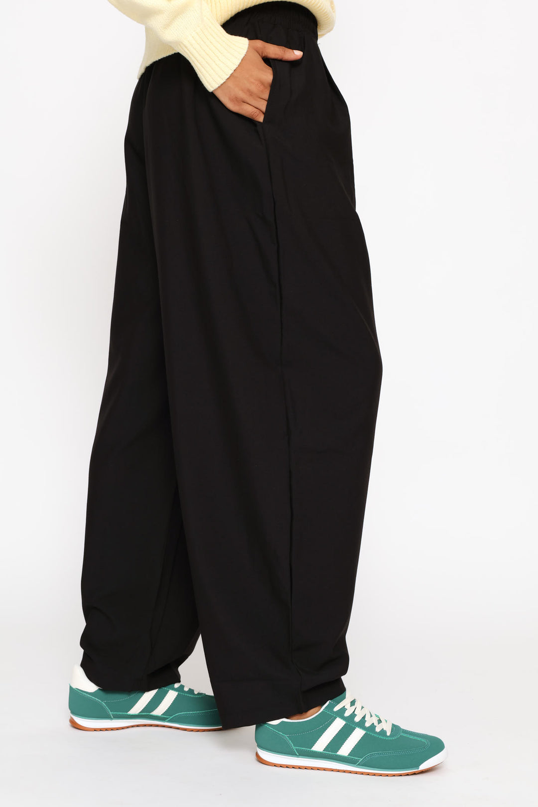 Oversized Crop Barrel Trouser - Black