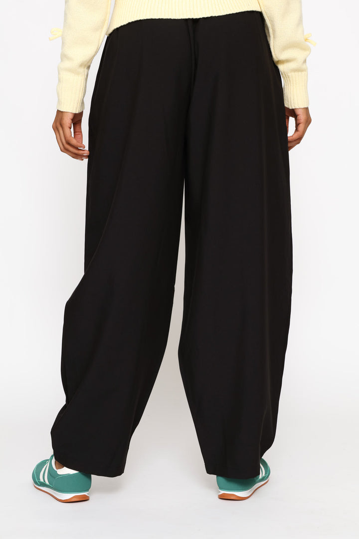 Oversized Crop Barrel Trouser - Black