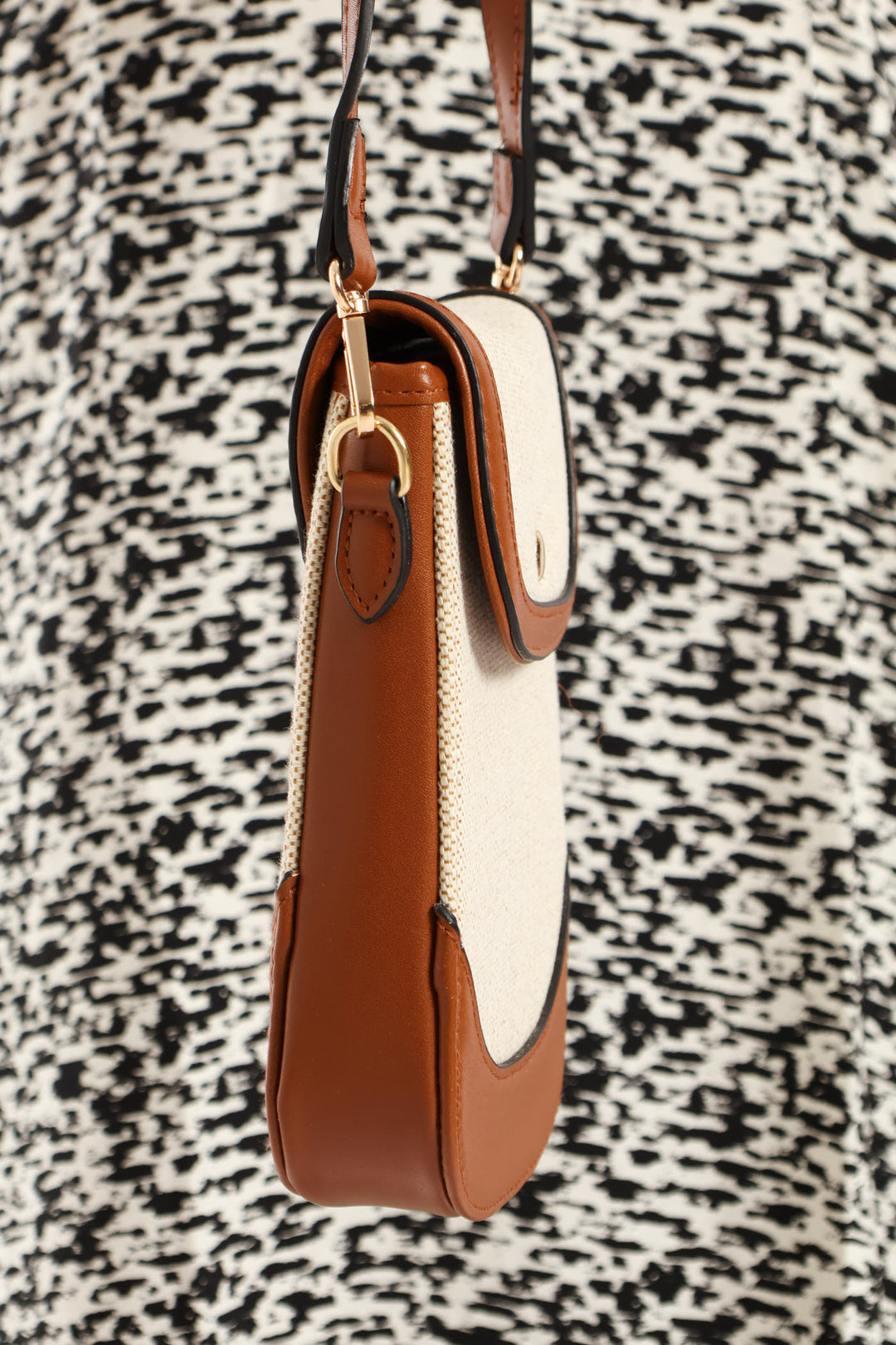 Colourblock Canvas Cellphone Bag - Tan