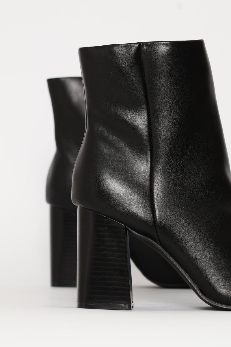 Shiny Pointed Ankle Boot - Black
