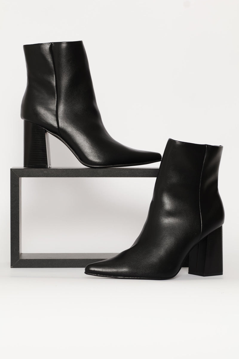 Shiny Pointed Ankle Boot - Black