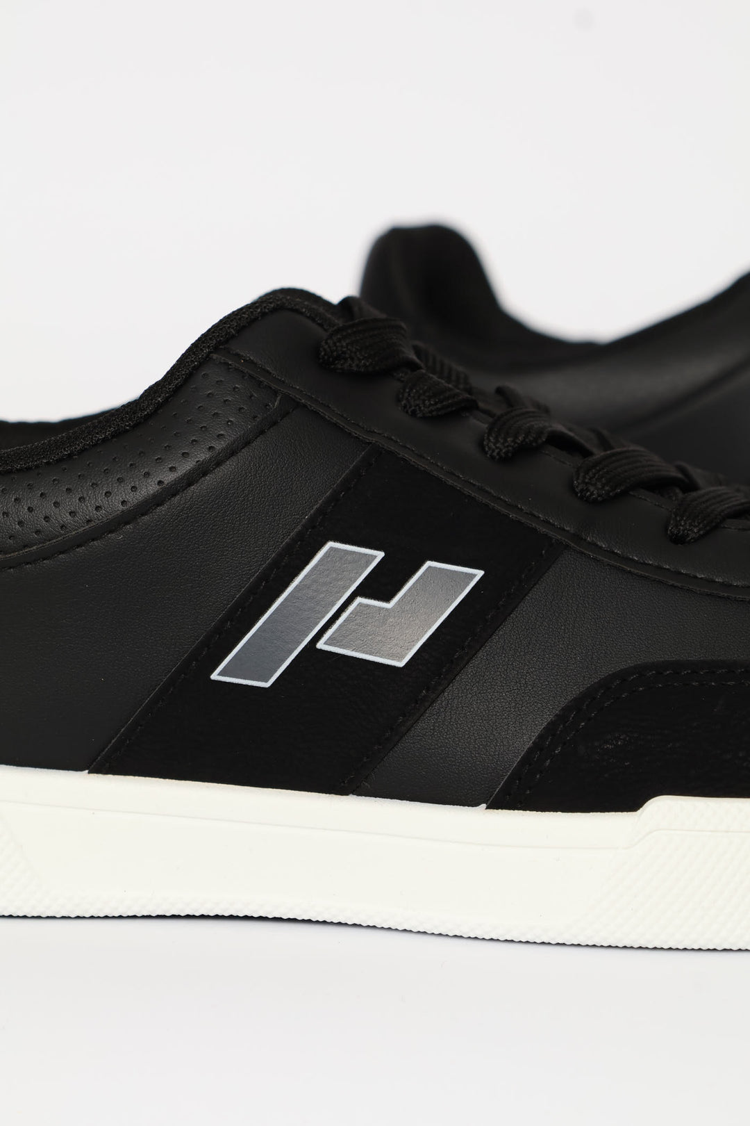 Stripe Detail Court Sneaker - Black