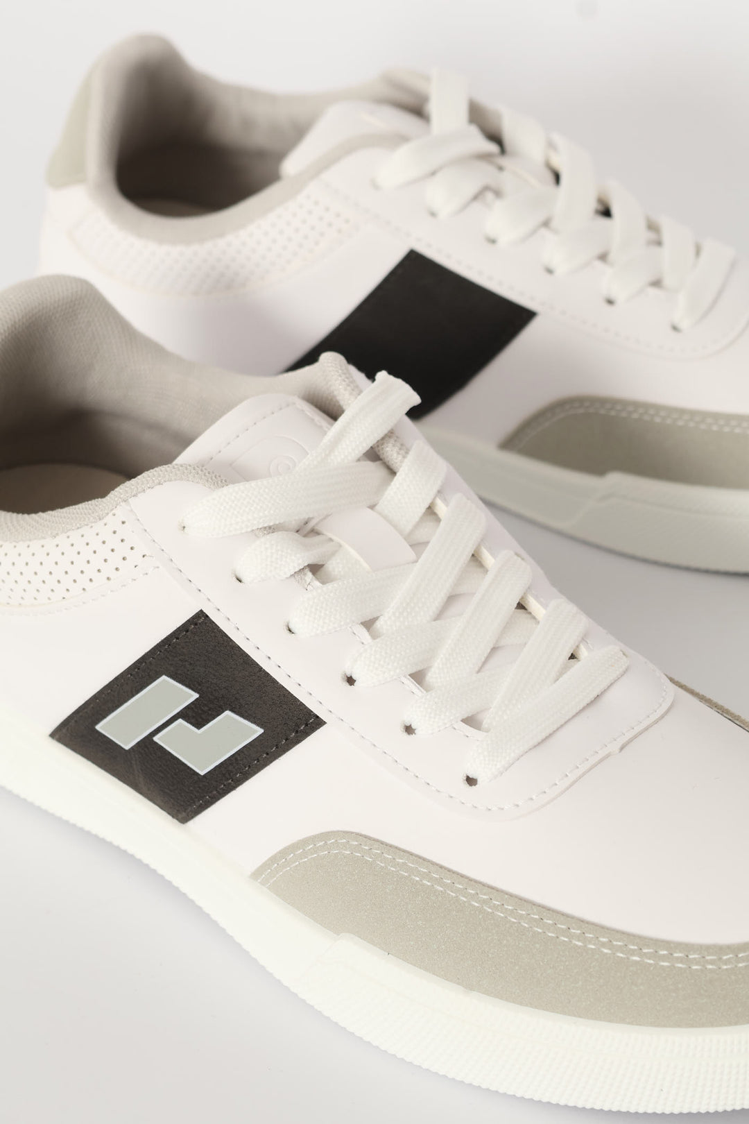 Stripe Detail Court Sneaker - White