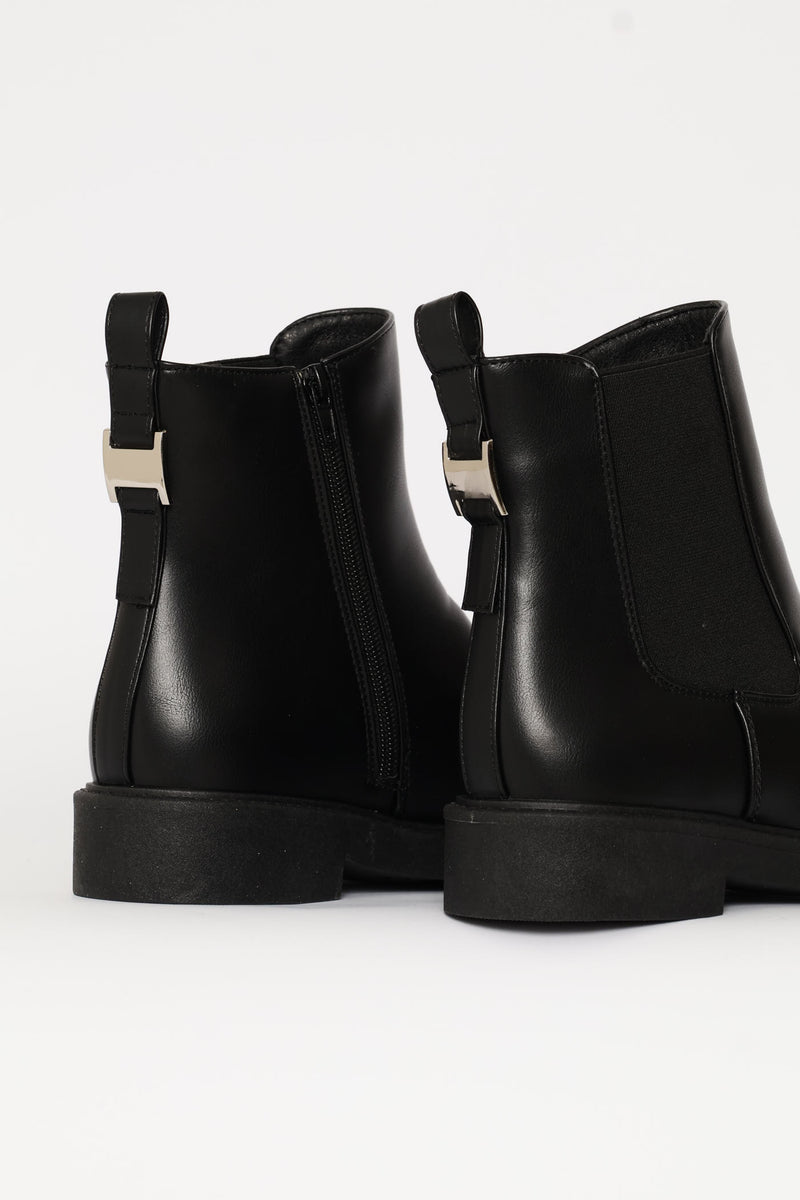 Back Trim Classic Chelsea Boot - Black