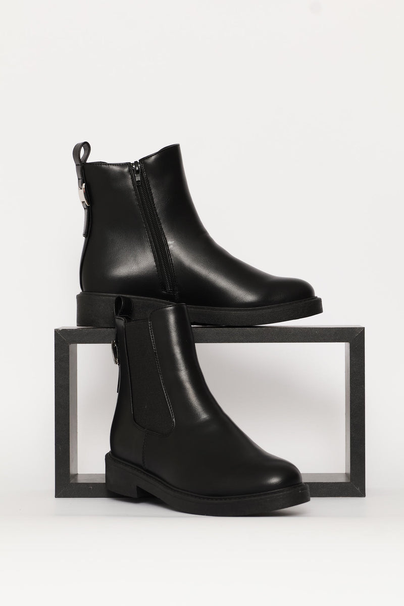 Back Trim Classic Chelsea Boot - Black