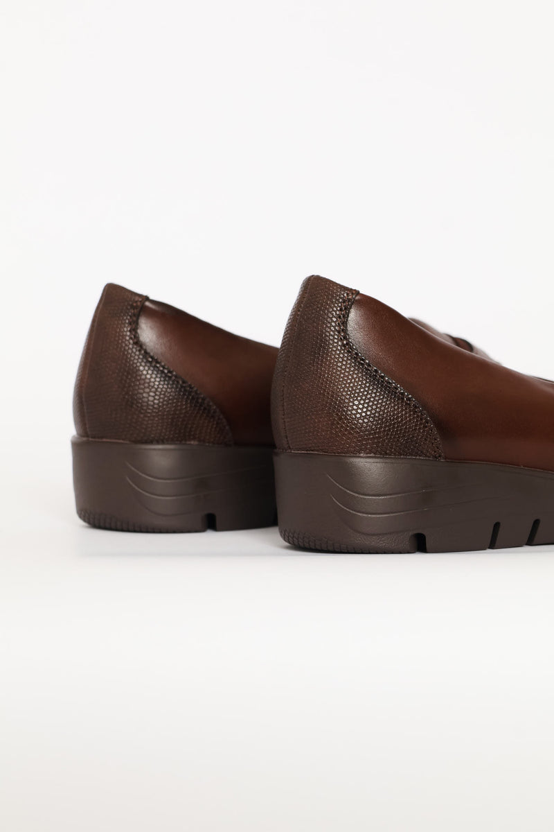 Textured Detail Pump - Brown