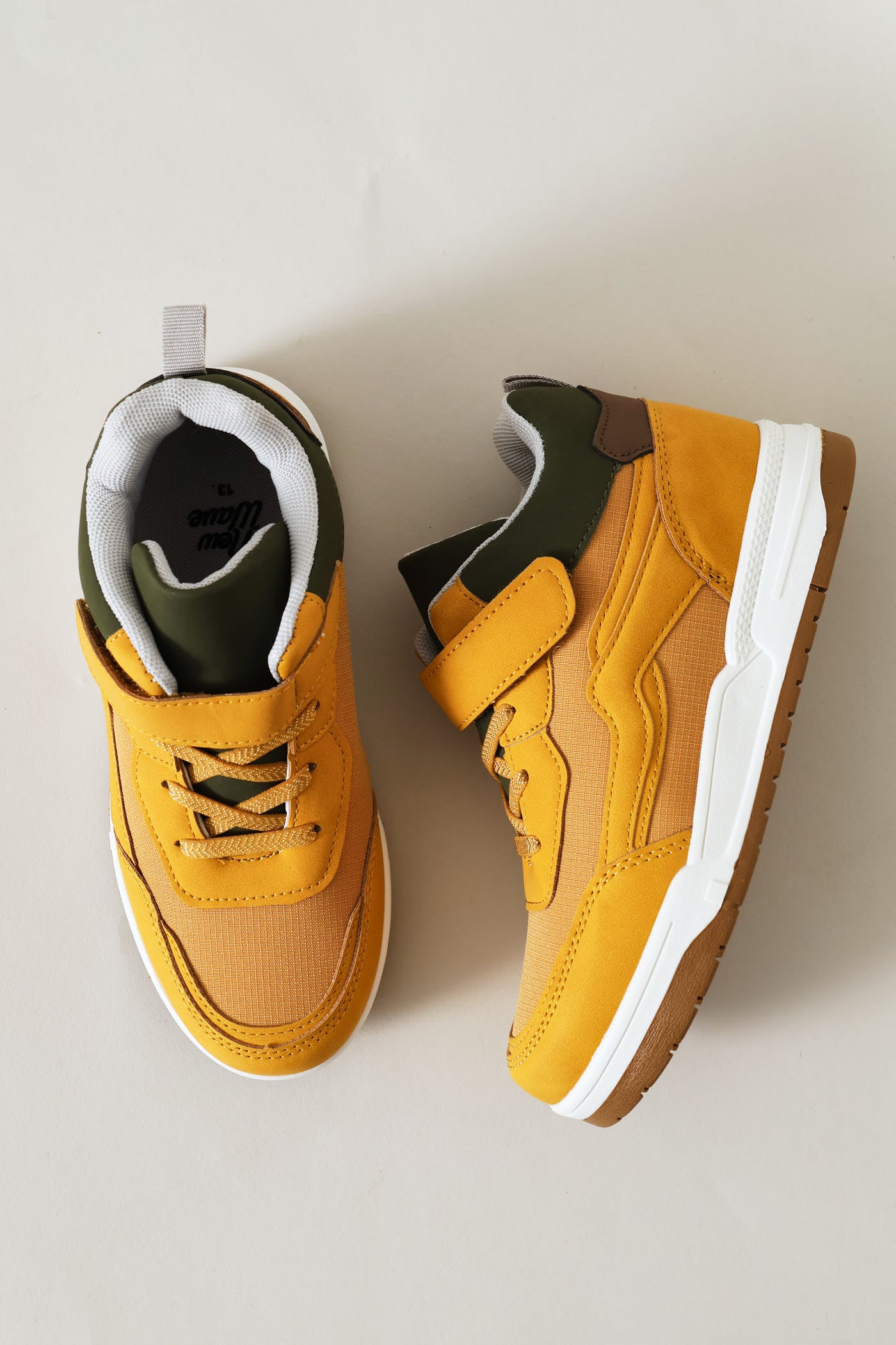 コールボーイズ Boys Pre-Boys Midtop Honey Sneaker - YellowSneakers – Edgars