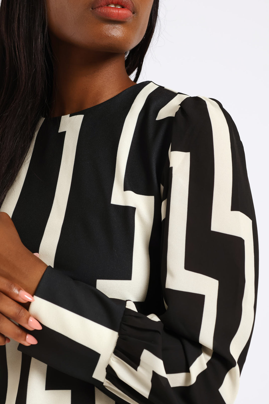 Crew Neck Knitwear Combo Blouse - Black/Cream