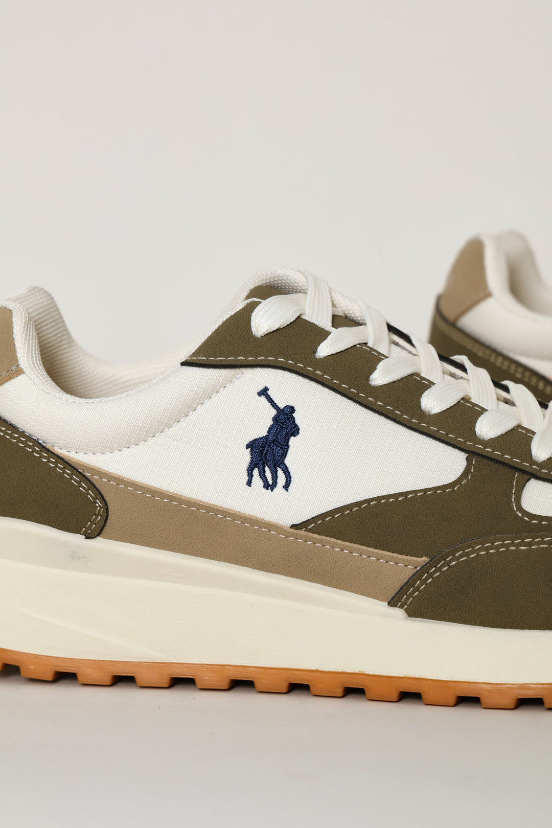 Essential Retro Runner - Stone/Olive