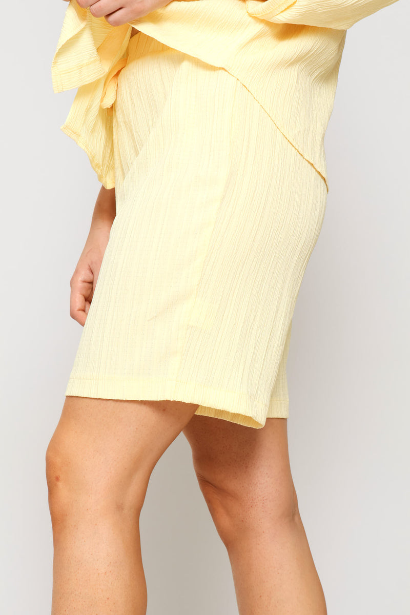 Elasticated Mid Thigh Short - Light Yellow