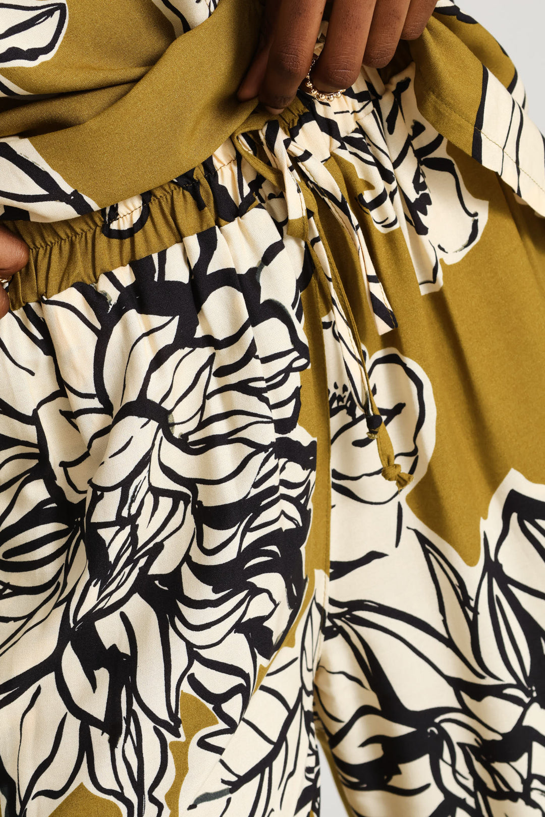 Pullon Statement Floral Wideleg Pants With Pockets - Olive Multi