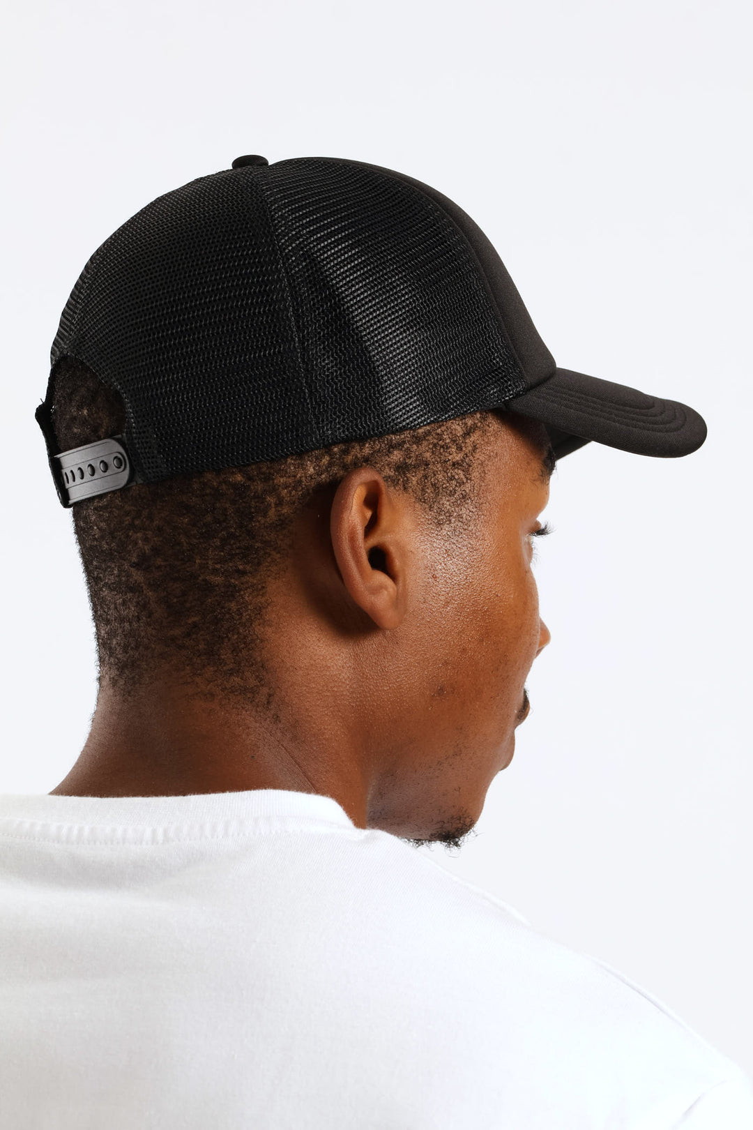 Essential Cat Logo Trucker Cap - Black