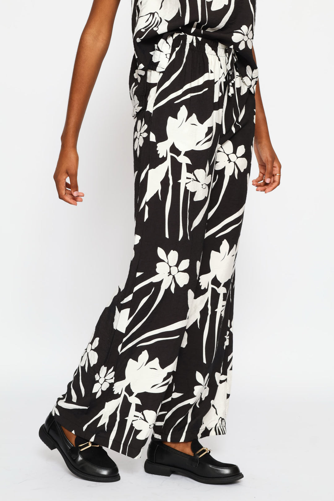 Printed Pull-On Self Belt Wideleg Pant - Black/White