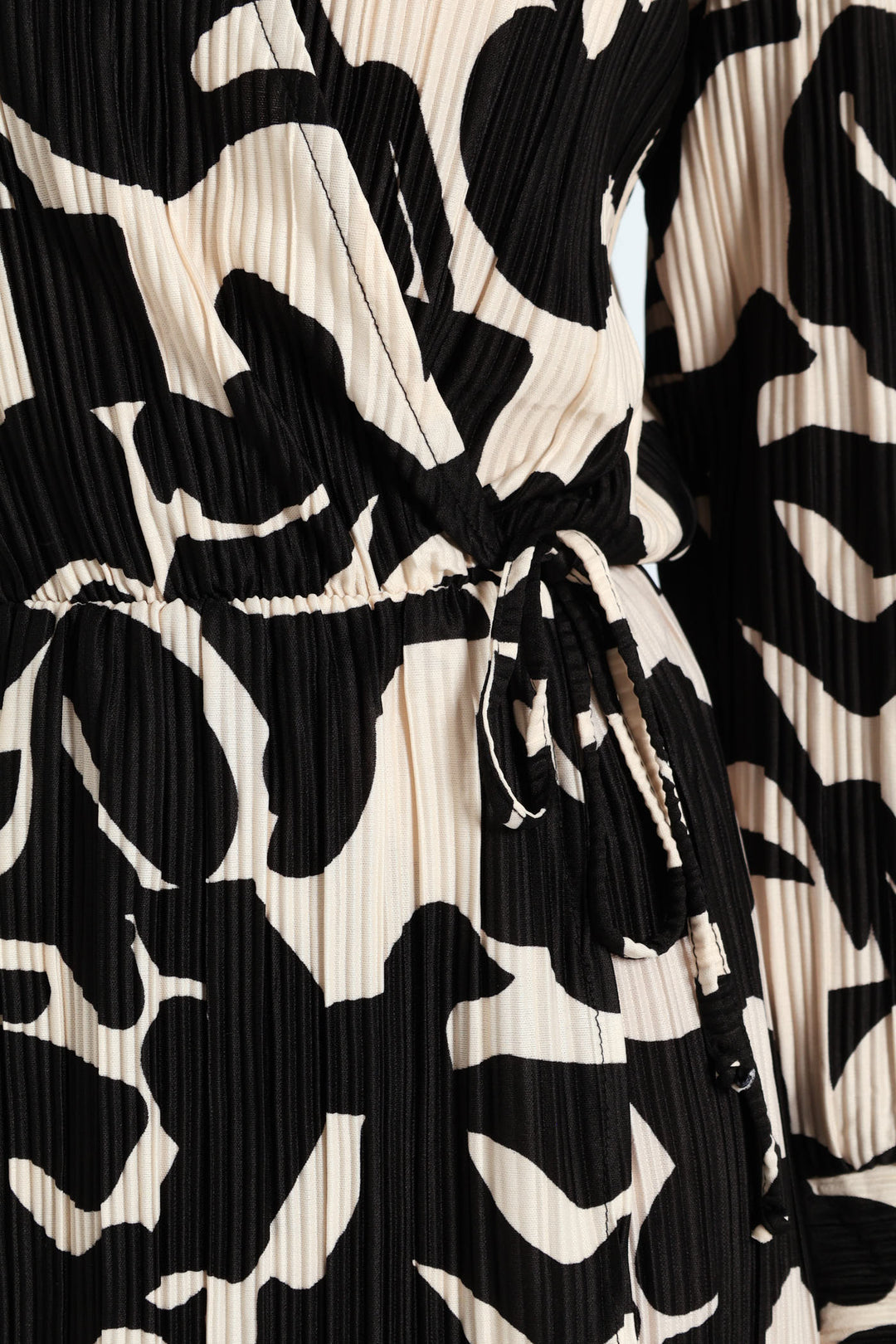 Collared Monochrome Plisse Midi Dress