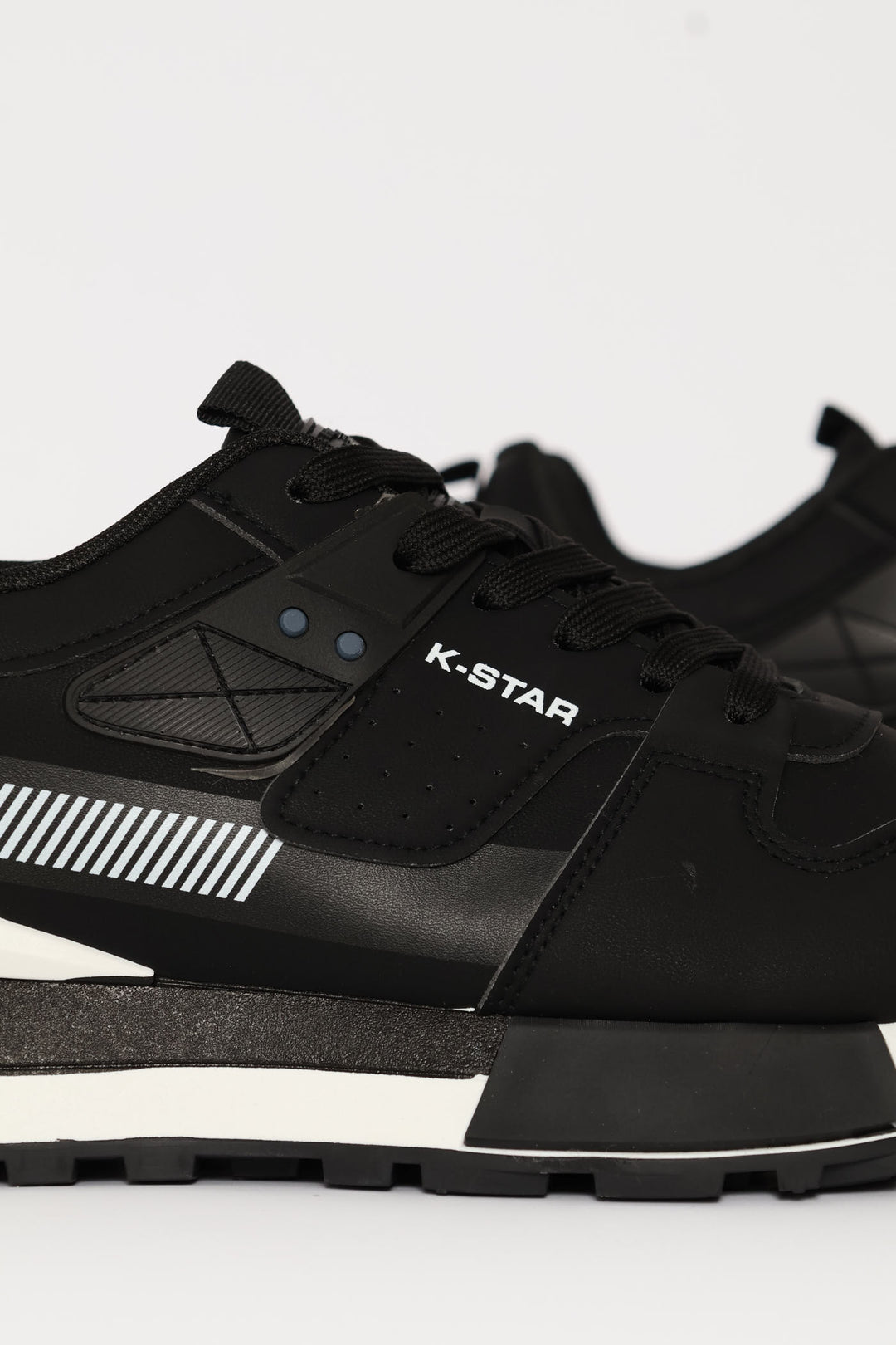 Ice Retro Lace Up Trainer - Black
