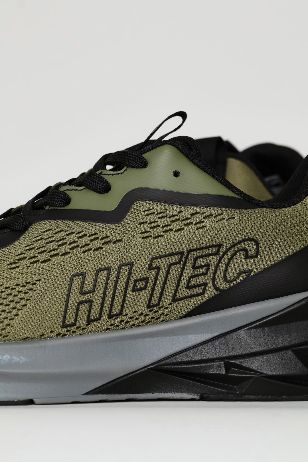 Mesh Whisler Trainer - Green