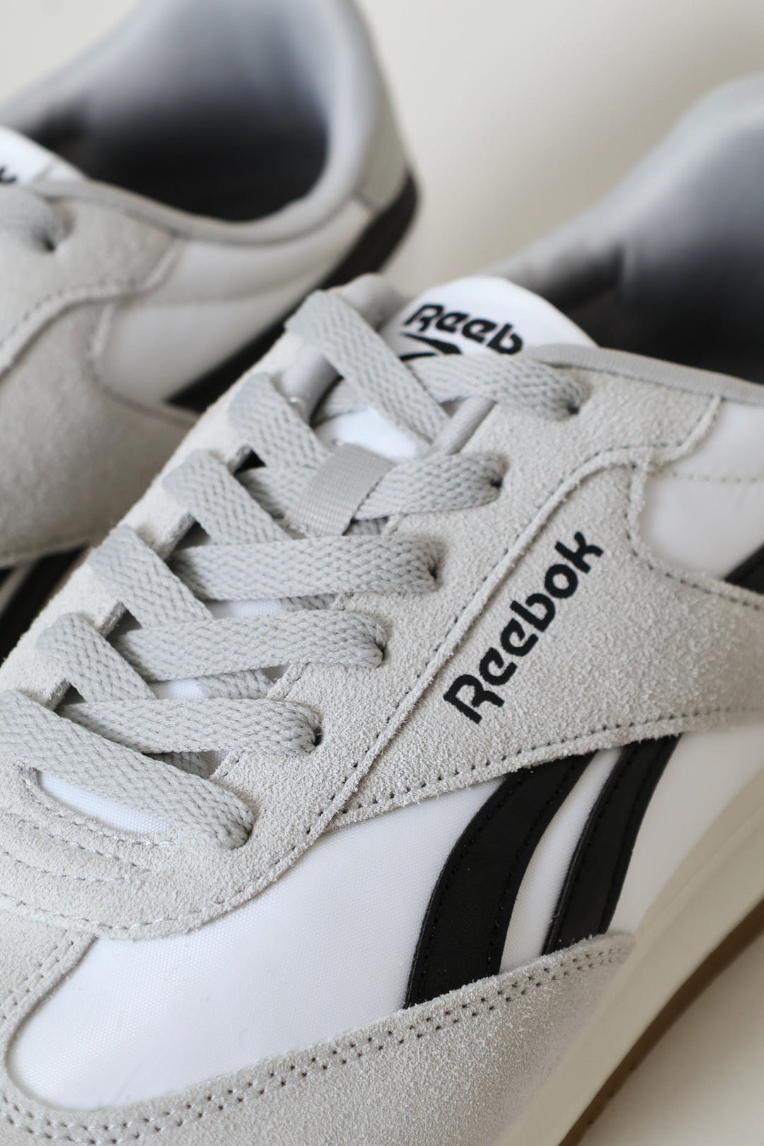 World 70 Retro Trainer - White/Grey