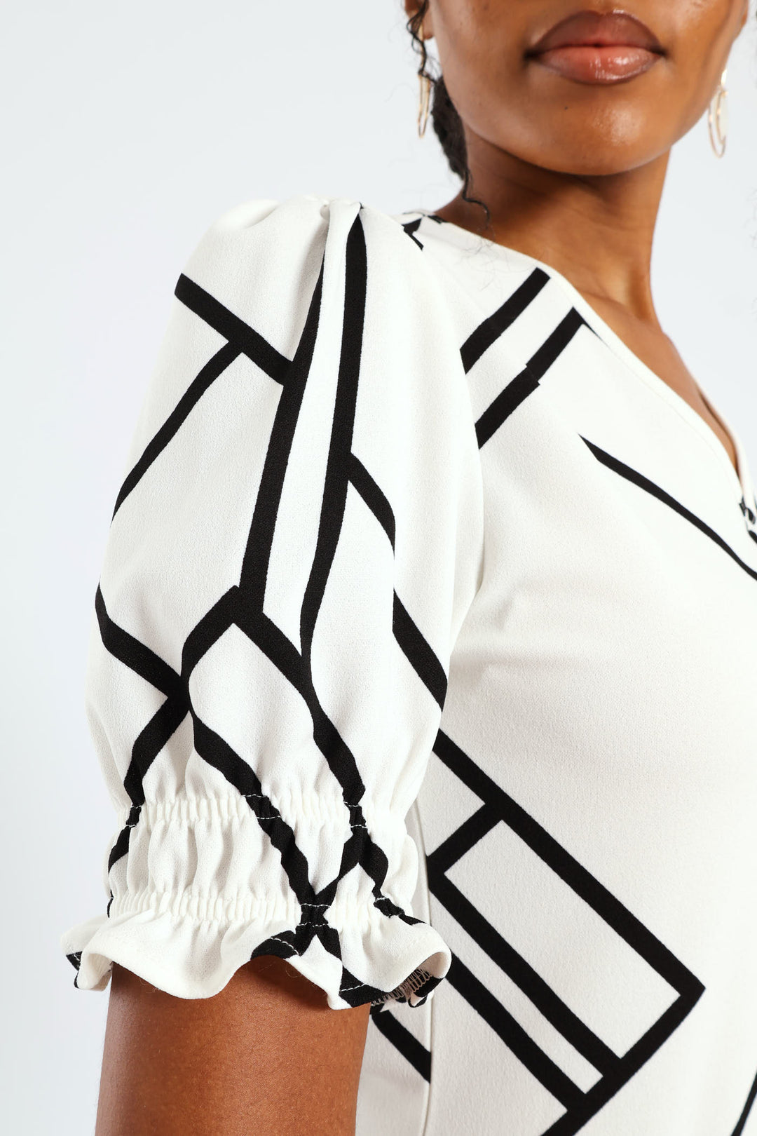 V-Neck Puff Sleeve Blouse - Black/White