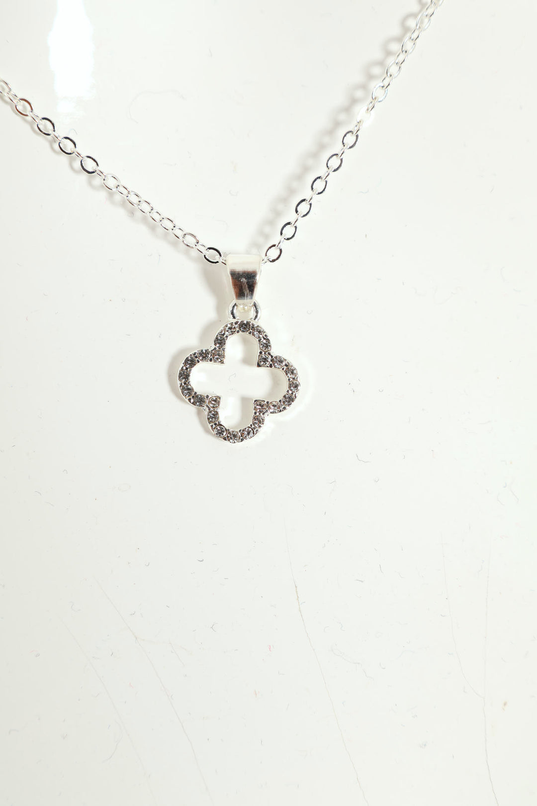 Clover Pendant Necklace - Silver