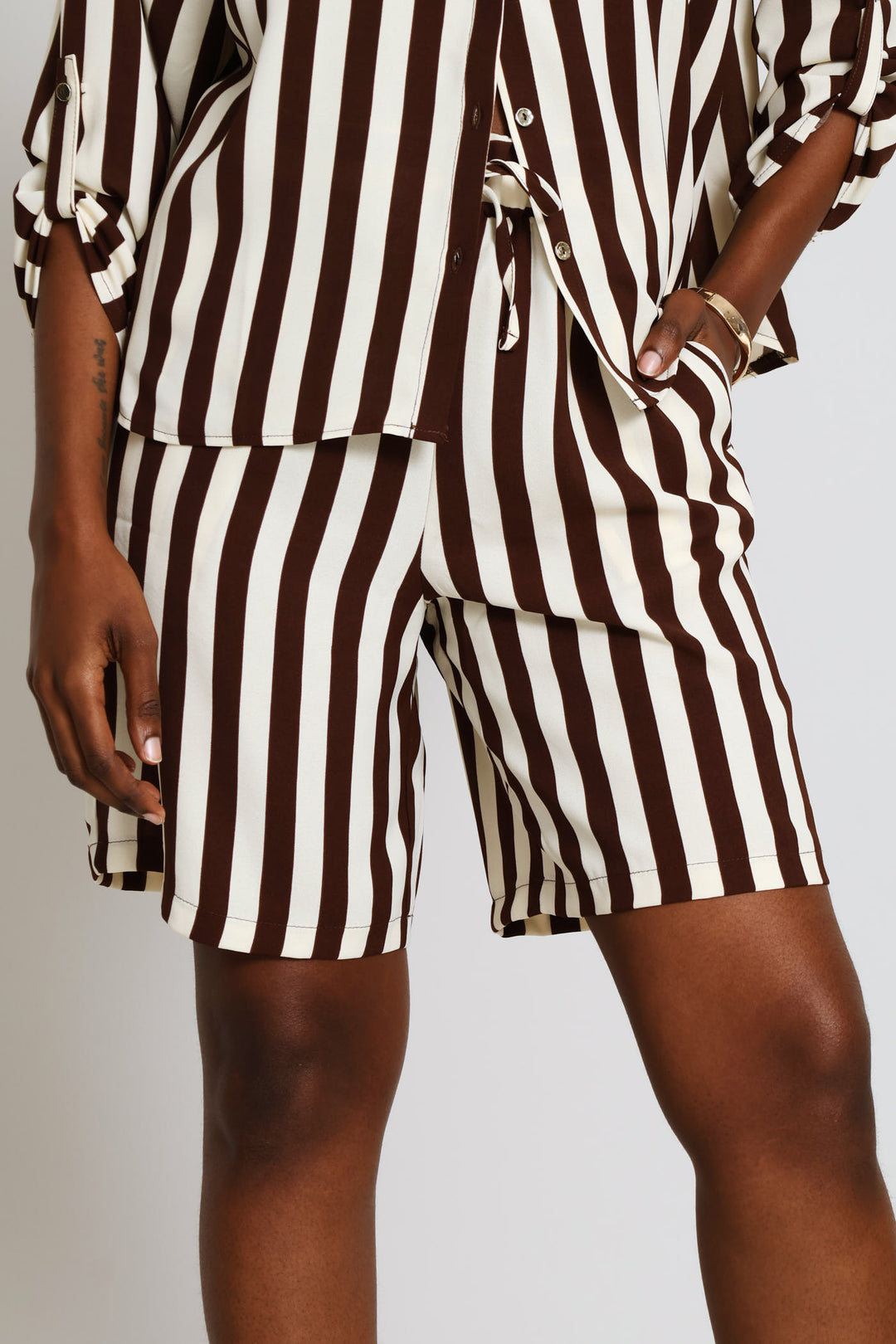 Elasticated Mid Thigh Shorts - Cream