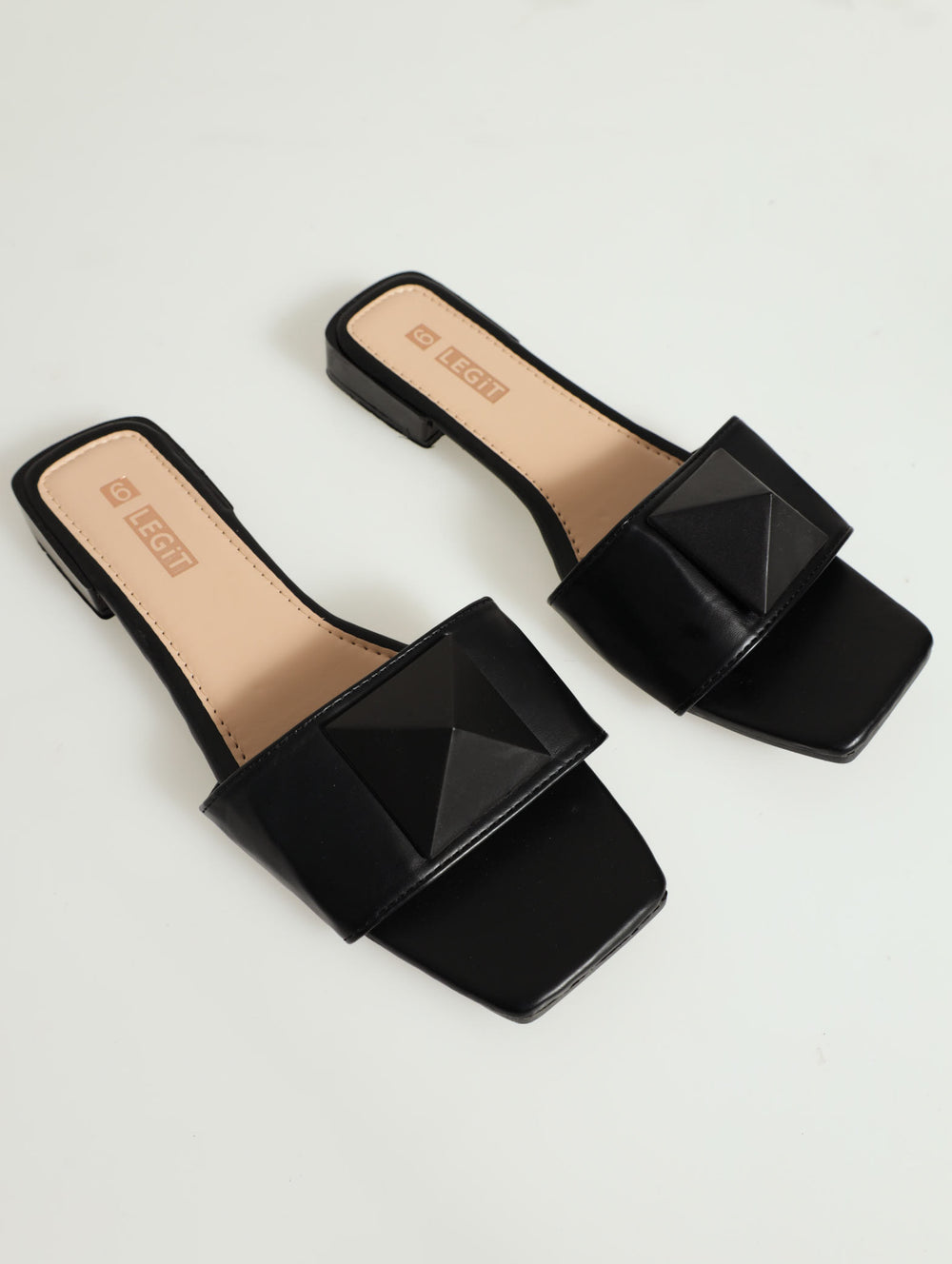 Koh One Strap Push In With Pyramid Stud - Black