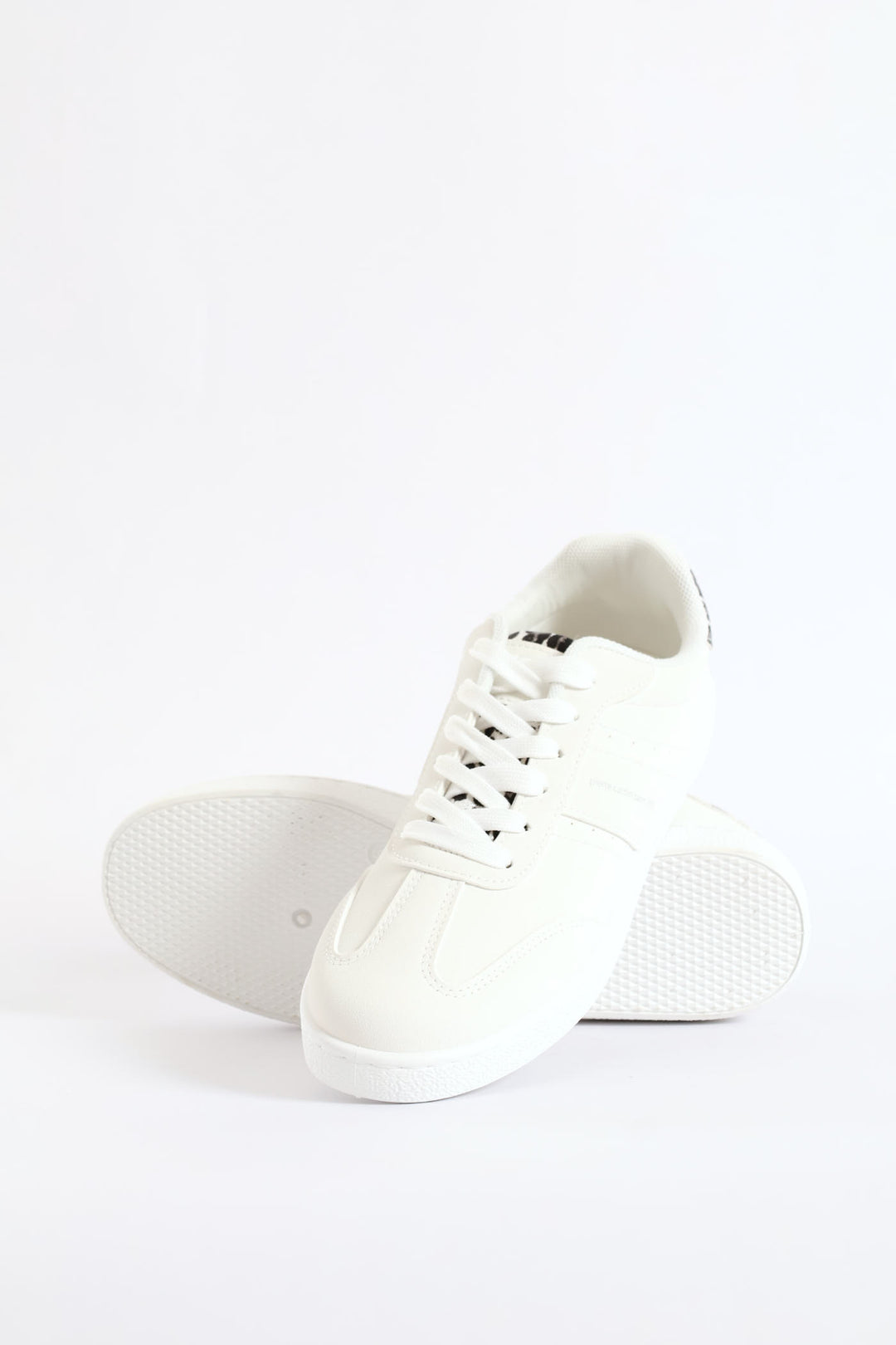 Casual Sneaker - White