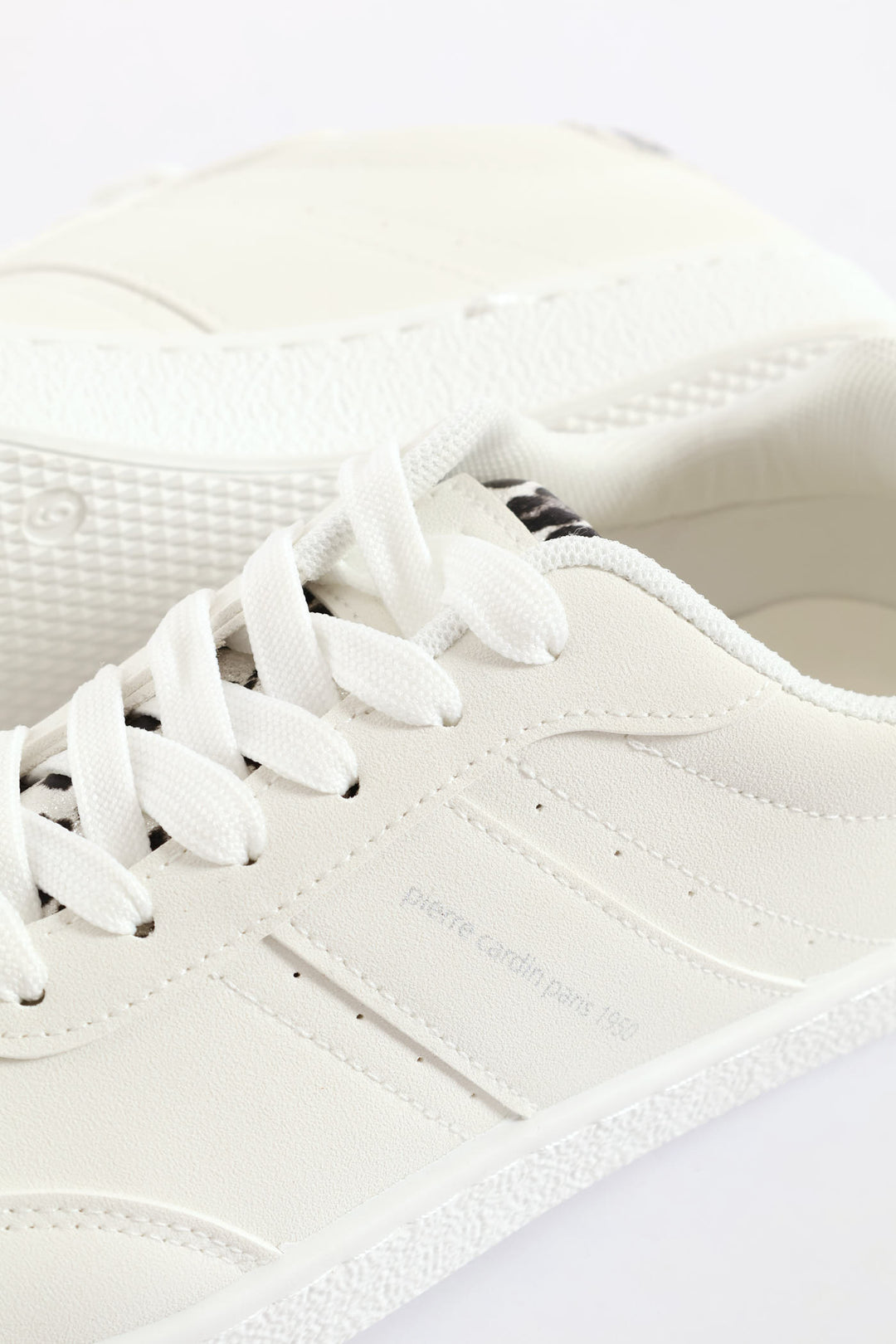 Casual Sneaker - White