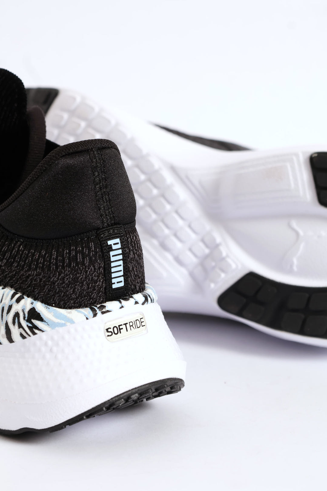 Softride Mayve Mystic Sneaker - Black