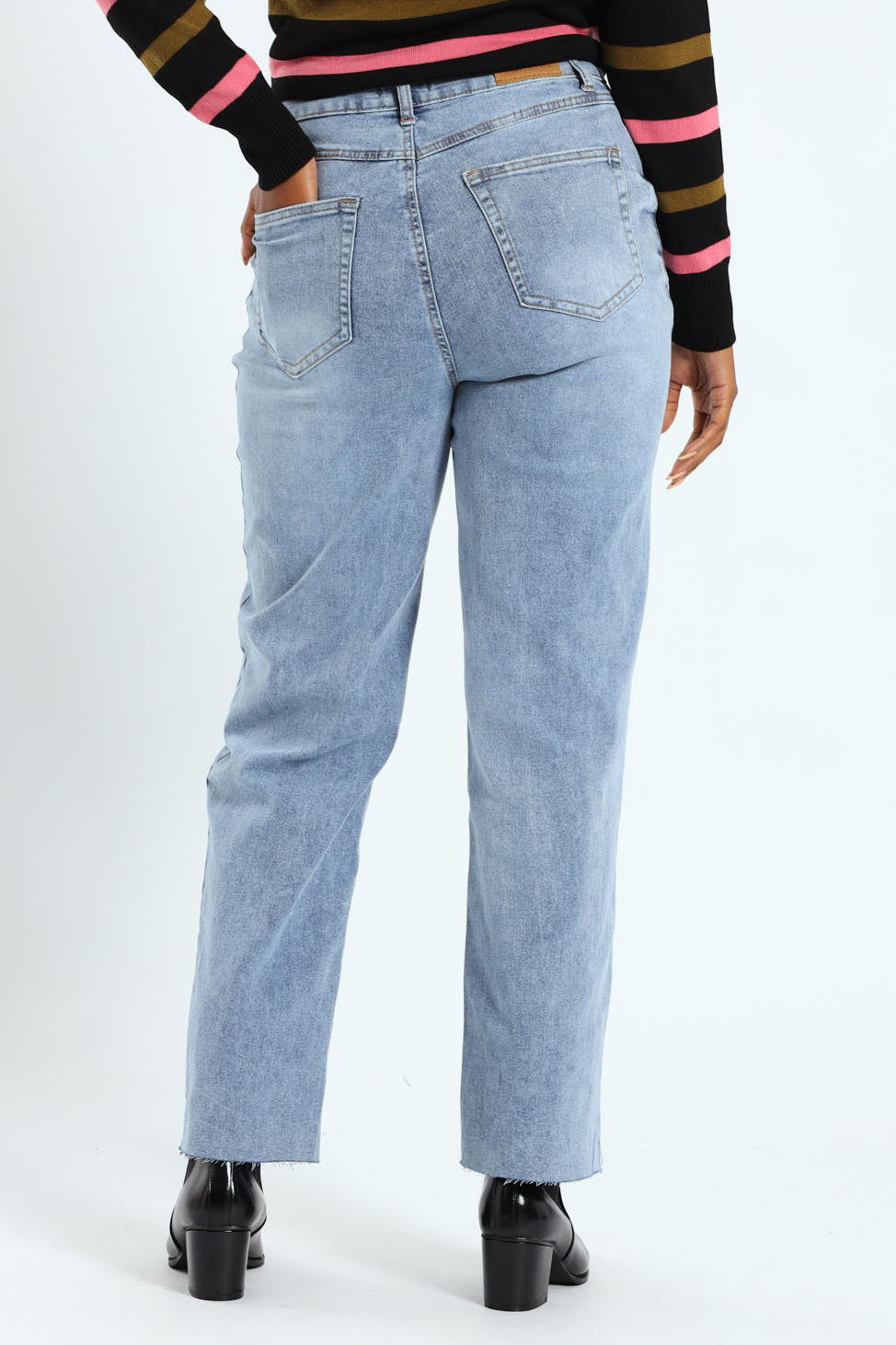 Hi-Rise Straight Leg Raw Hem Denim - Light Wash