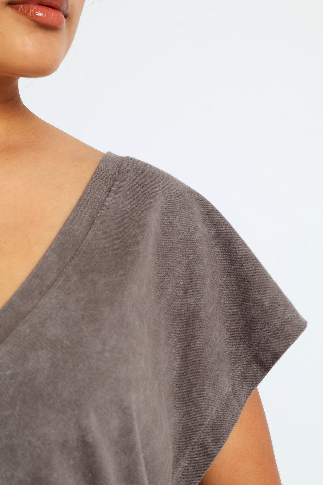 Boxy V-Tee - Charcoal