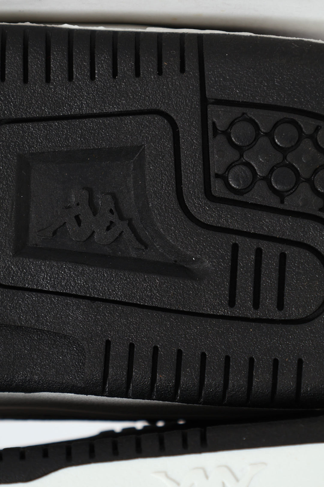 Logo Karushi Sneaker - White/Black