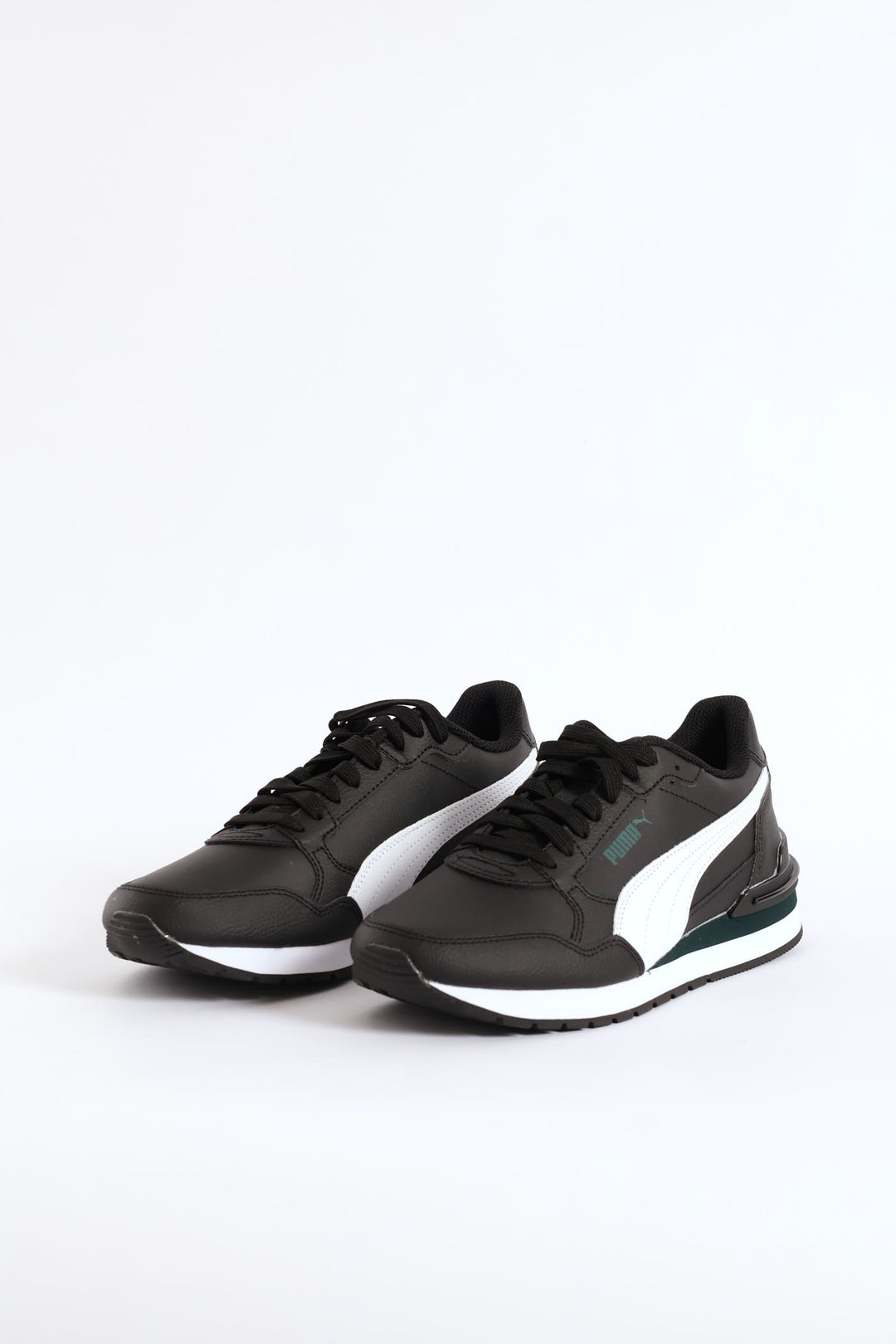 Street Runner V4 Lo Sneaker - Black/White