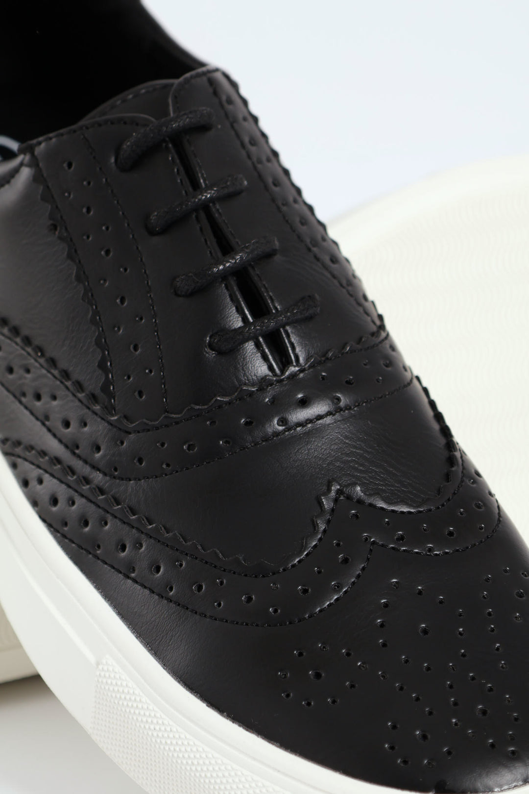 Brogue Detailed Cemented Lace Up Shoe - Black