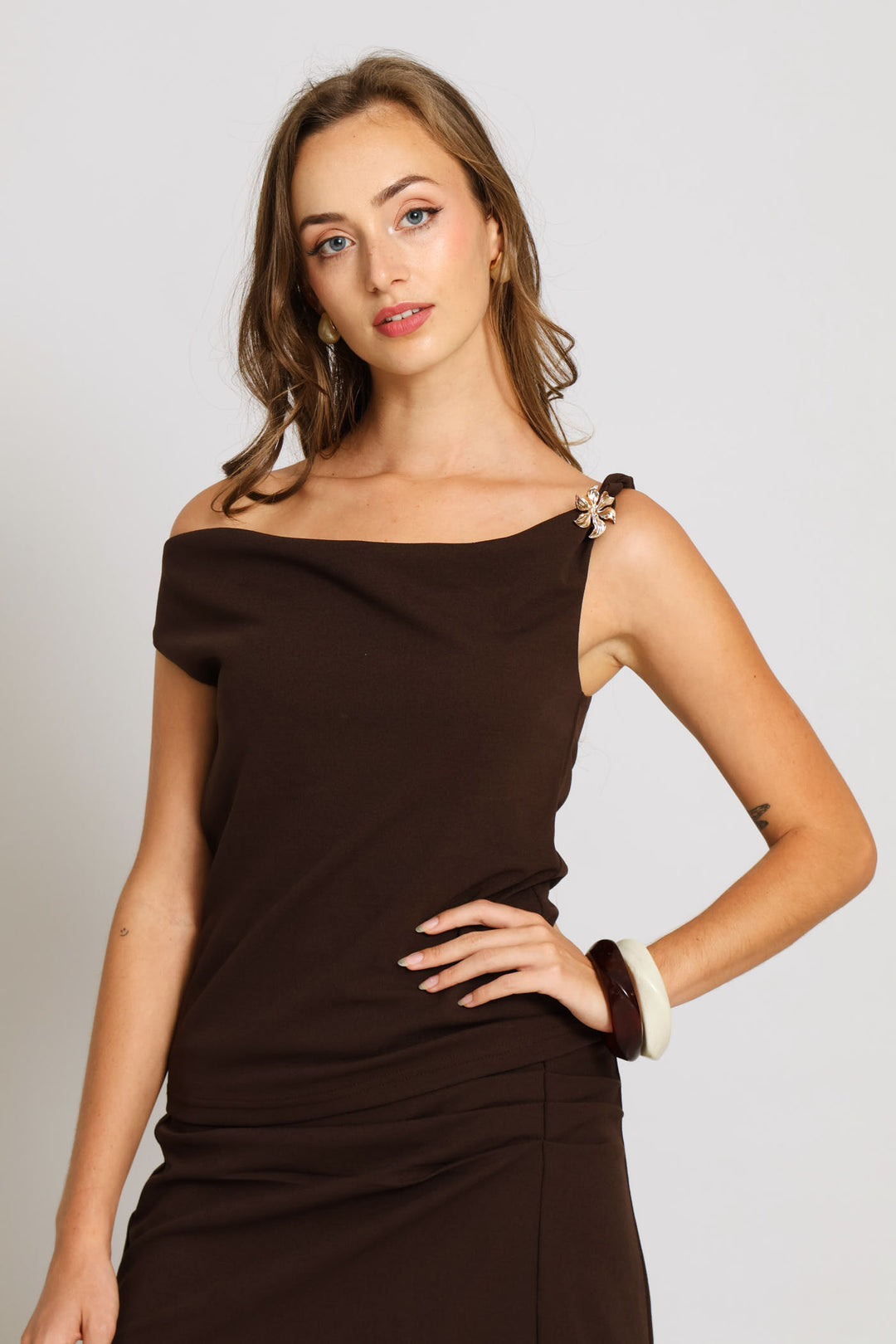 Twist Shoulder Brooch Top - Dark Chocolate