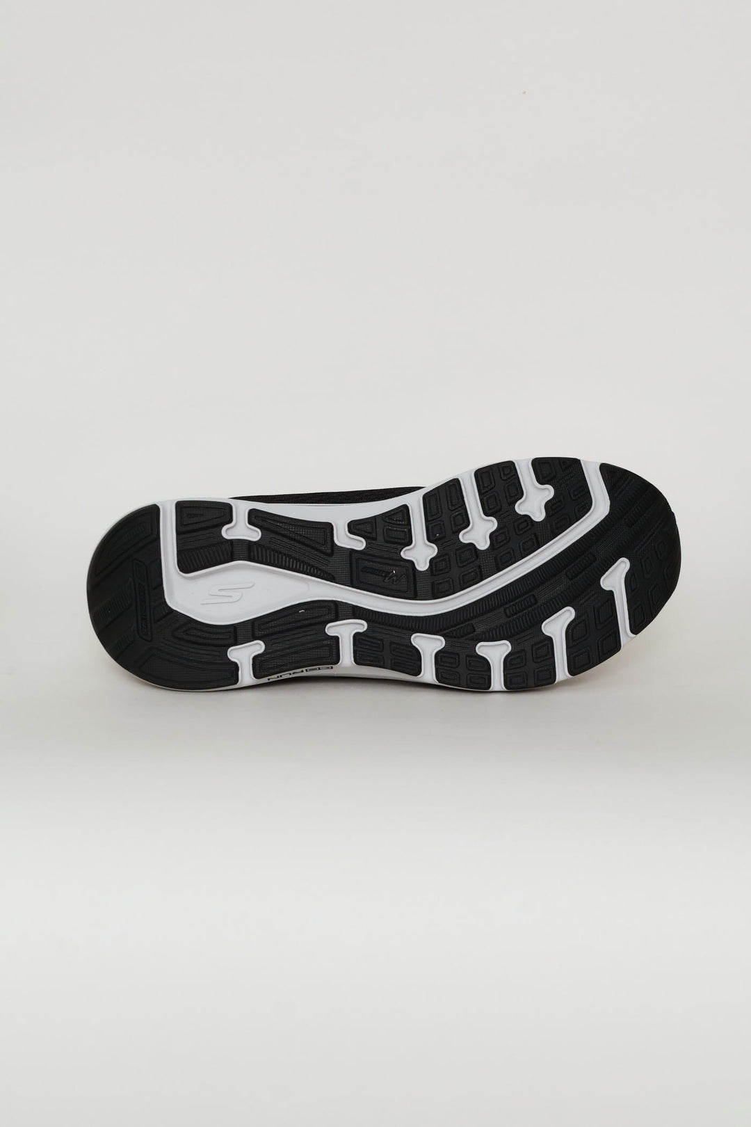 Go Run Consistent Sneaker - Black/Grey