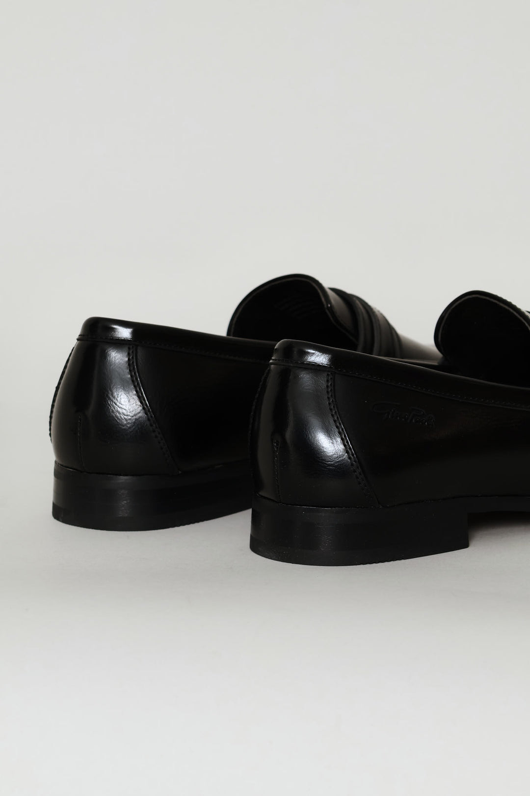 Kyan Trim Detail Slip On - Black