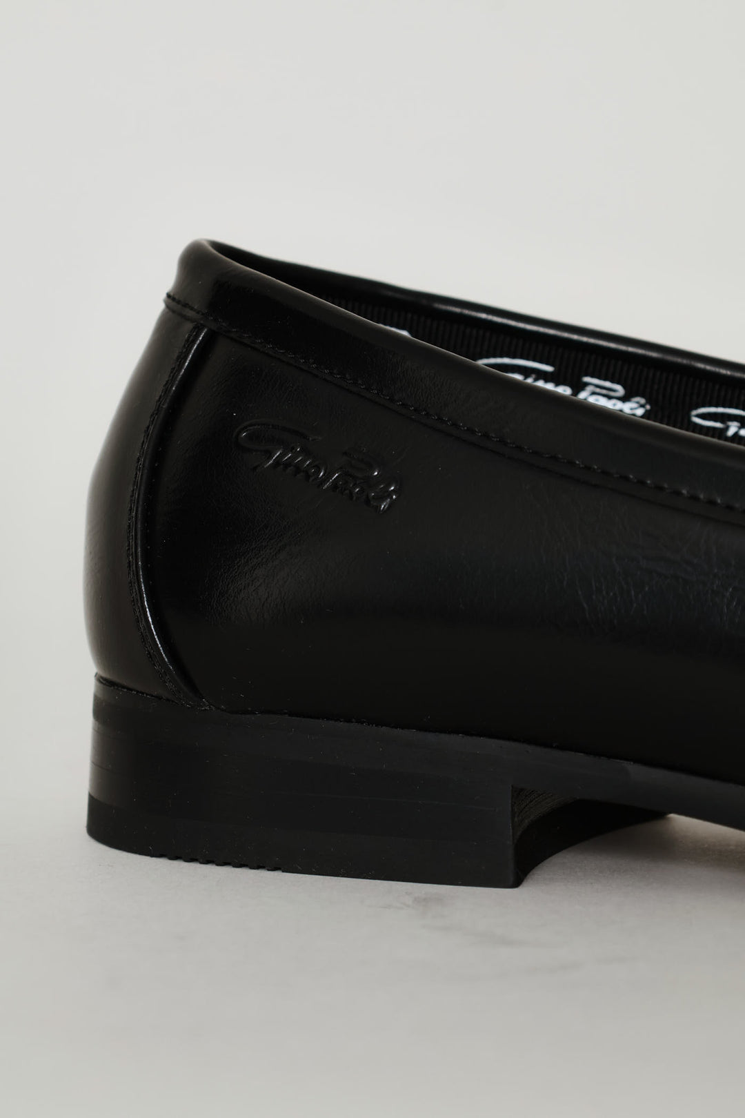 Kyan Trim Detail Slip On - Black