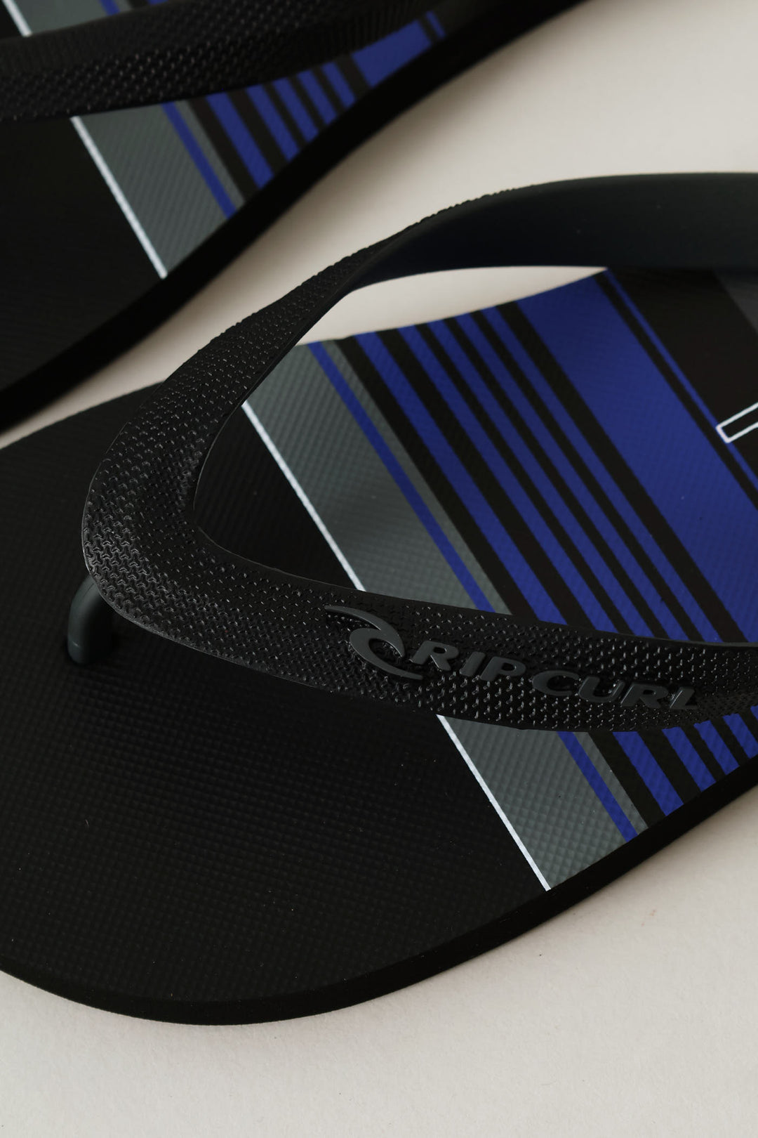 Daybreaker Bloom Flip Flop - Black/Blue